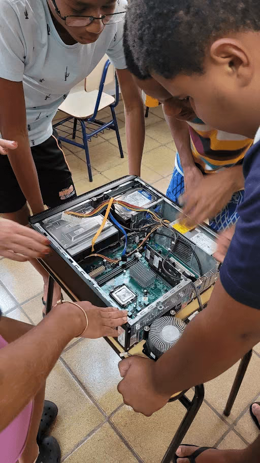 Aulas da iniciativa Redes Conectadas em 2024 em Campinas (SP), no Núcleo Calvariano